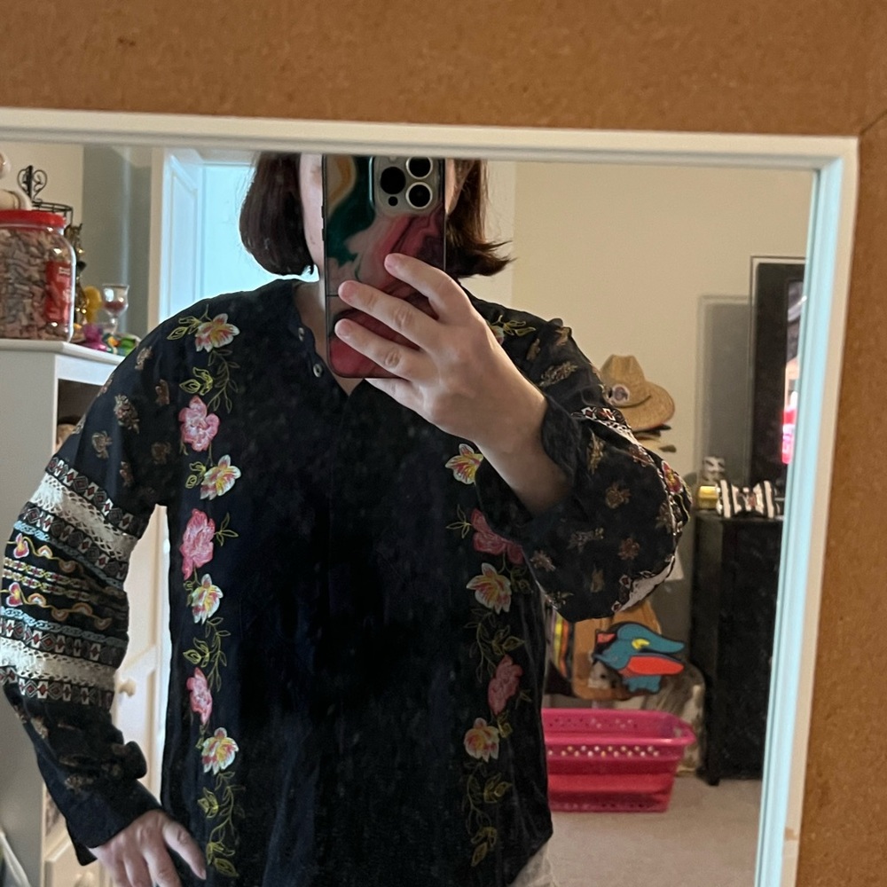 Akemi and Kin Anthropologie Embroidered Black Blouse - 6P - Picture 12 of 12